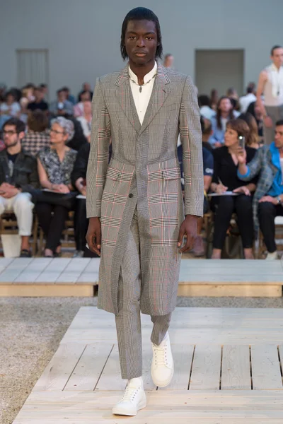 Look 11